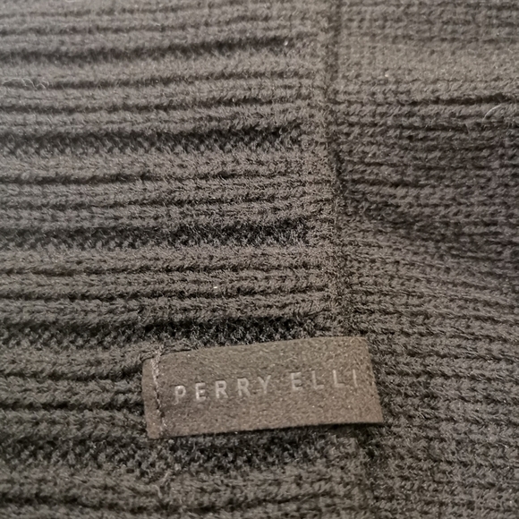 Perry Ellis Black Winter Hat & Stokkhomme Striped Scarf. - Picture 4 of 9